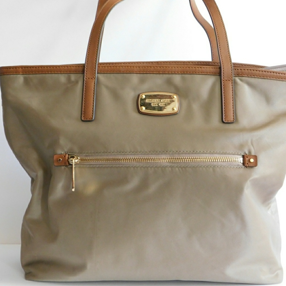 MICHAEL KORS-LEATHER TRIM NYLON TOTE-TAN